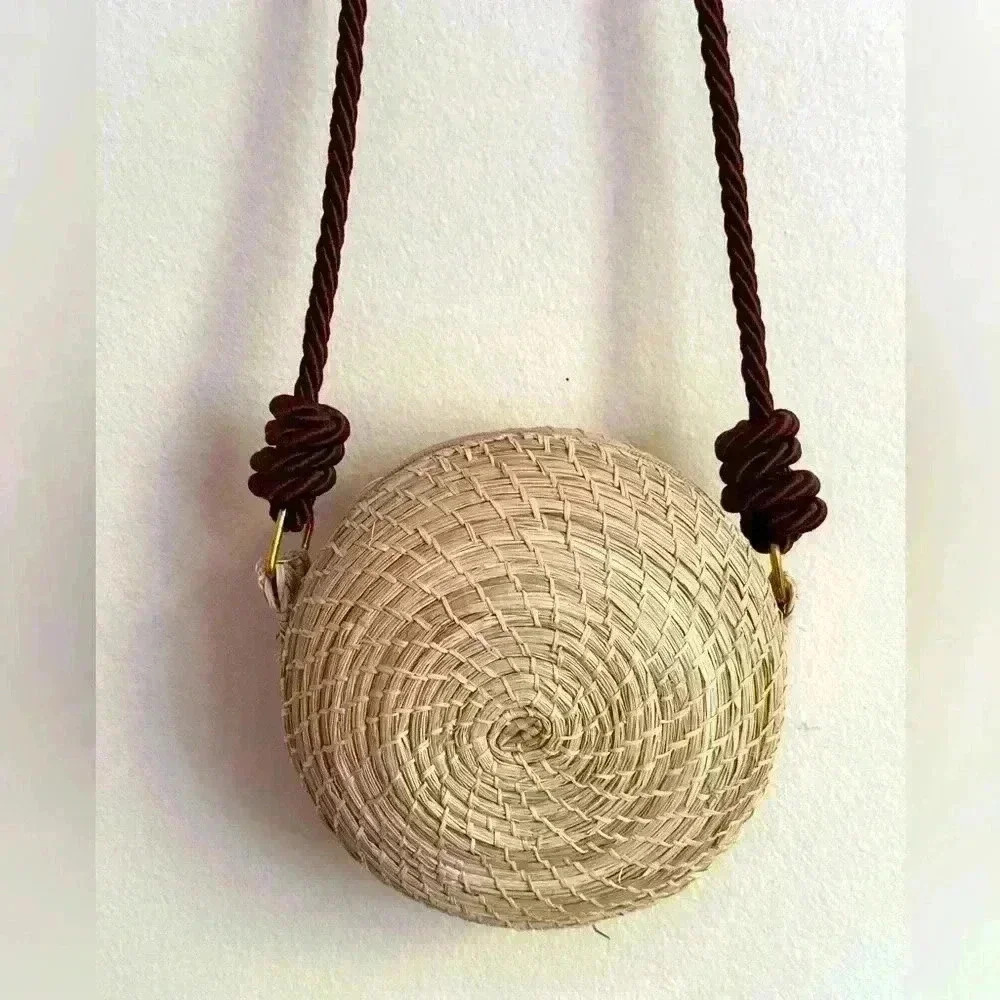 NWOT Round straw bag, Natural fibre, brown rope zippered handbag